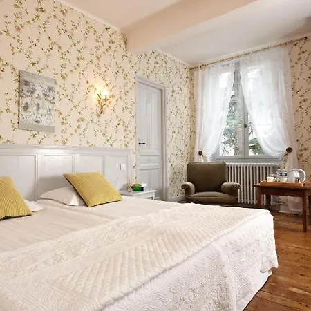 Chateau De Lassalle Bed and breakfast 3*