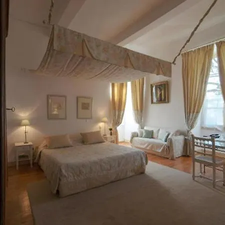 Chateau De Lassalle 3*