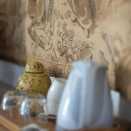 Chateau De Lassalle Bed & Breakfast 3*