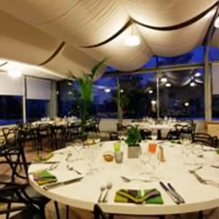 فندق مبيت وإفطار Chateau De Lassalle 3*