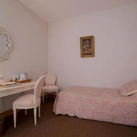 Chateau De Lassalle فندق مبيت وإفطار