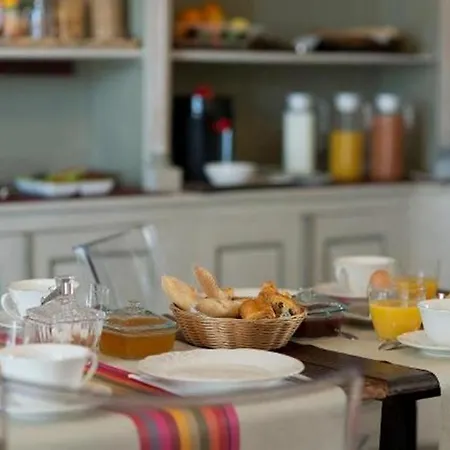 Chateau De Lassalle Bed and breakfast 3*