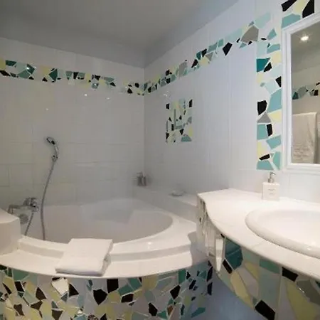 Chateau De Lassalle فندق مبيت وإفطار 3*