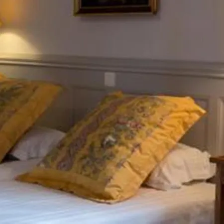 Chateau De Lassalle Bed and breakfast