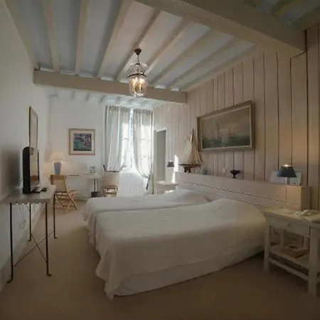 Chateau De Lassalle 3*