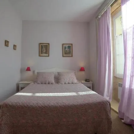 Chateau De Lassalle Bed and breakfast 3*