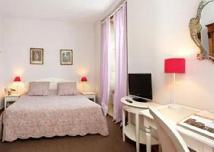 Chateau De Lassalle Bed & Breakfast