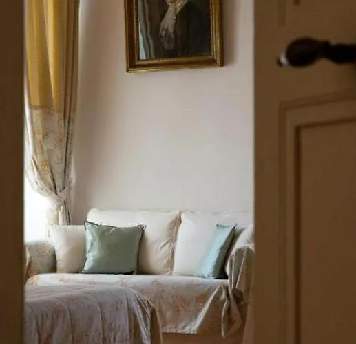 Chateau De Lassalle Bed & Breakfast 3*