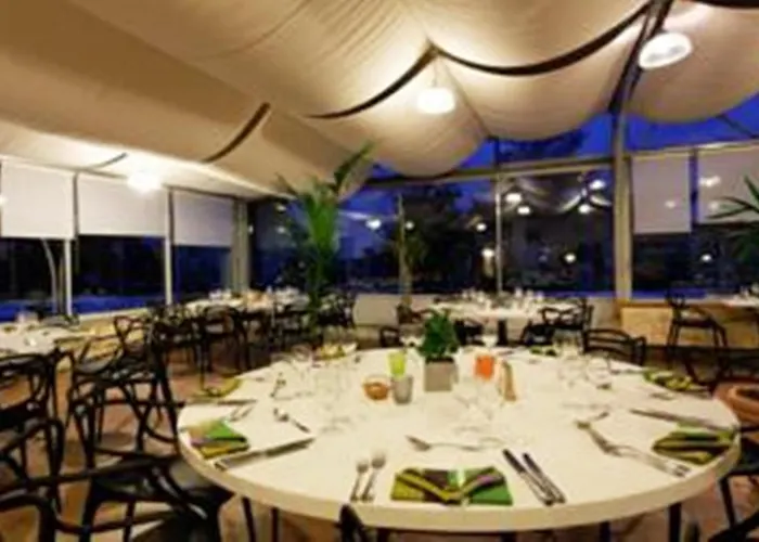 Bed & Breakfast Chateau De Lassalle 3*