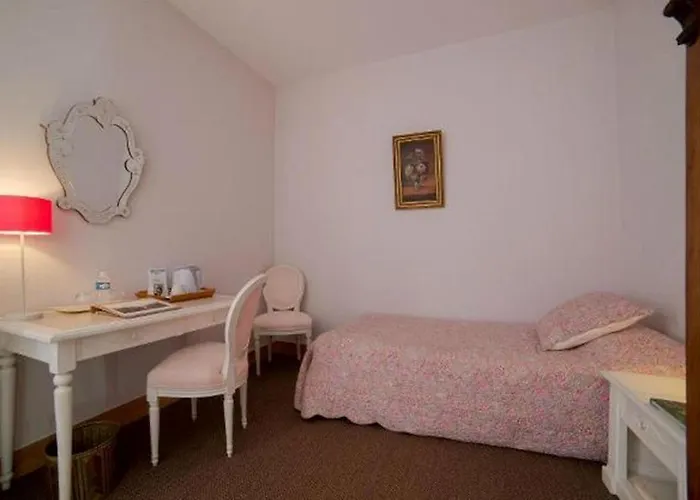 Chateau De Lassalle Bed & Breakfast