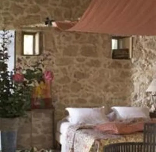 Bed & Breakfast Chateau De Lassalle 3*