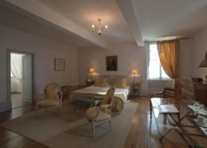 Bed & Breakfast Chateau De Lassalle 3*