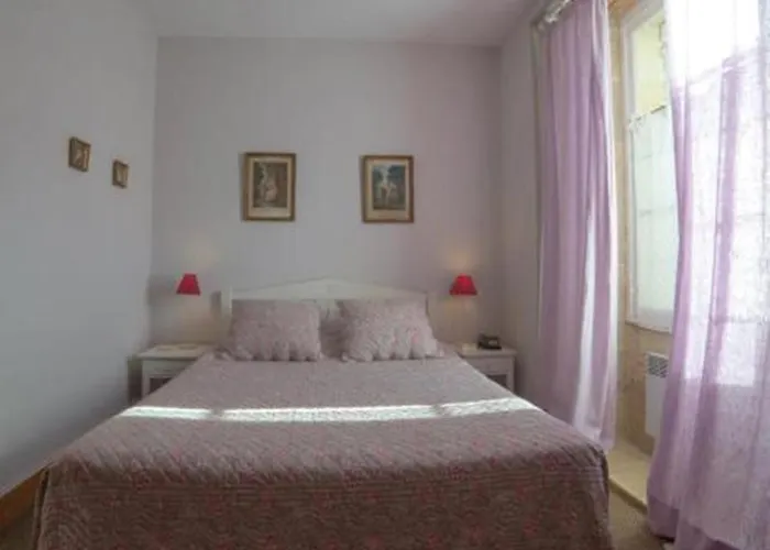 Chateau De Lassalle Bed & Breakfast 3*