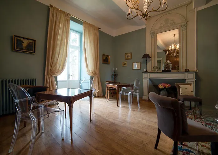 Chateau De Lassalle Bed & Breakfast