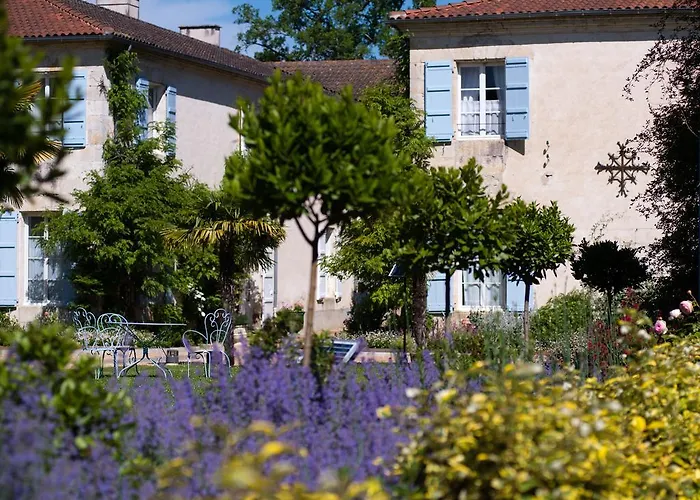 Chateau De Lassalle Bed & Breakfast Laplume